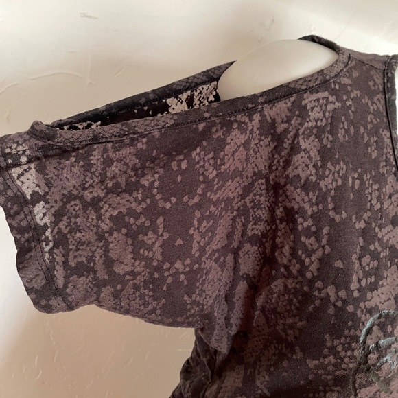 AFFLICTION Vintage Y2K Snakeskin Sublimation LOGO Print Cold Shoulder TOP Small - Picture 4 of 9
